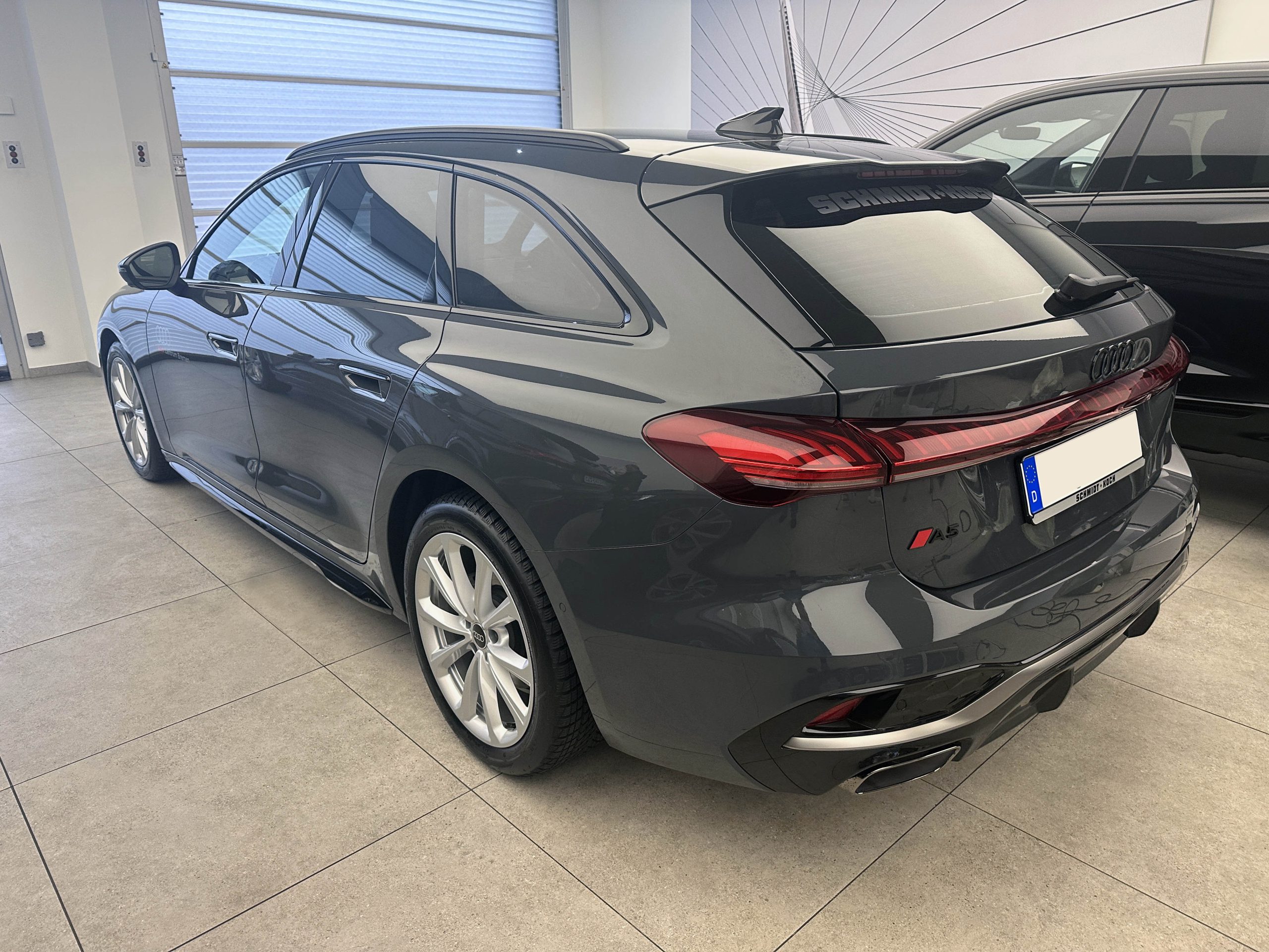 Audi-A5-Avant-Sonnenschutzfolie-mittlere-Toenung-Audi-Zentrum-Bremen