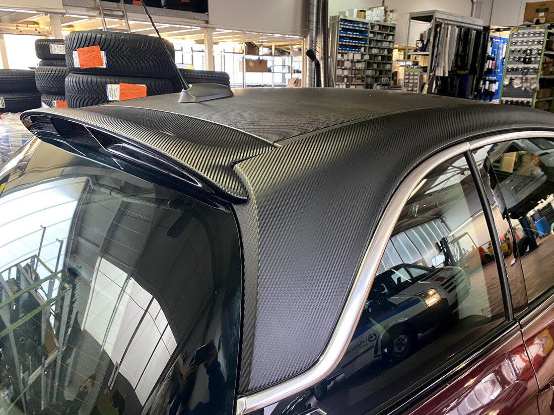 Carbonfolie-Dach-und-Spoiler-Dachzug